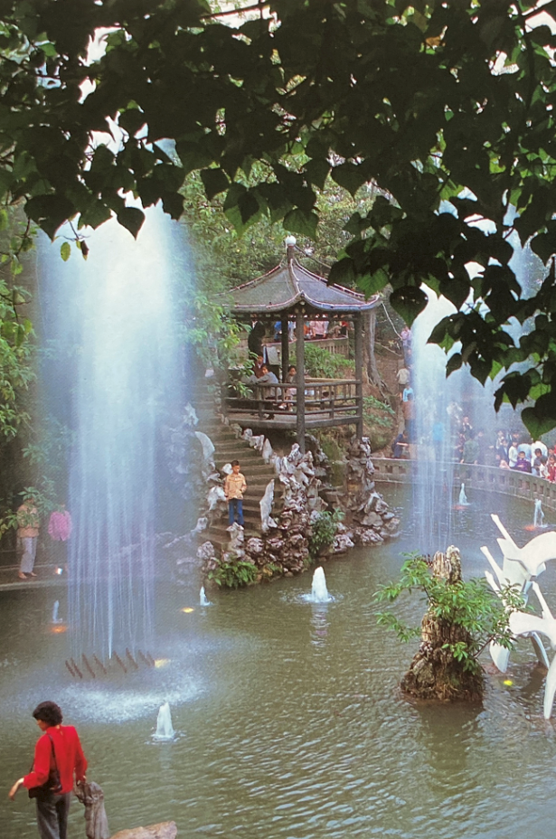 1985年的重庆，又被这个魔幻山城的人文景观震撼了！