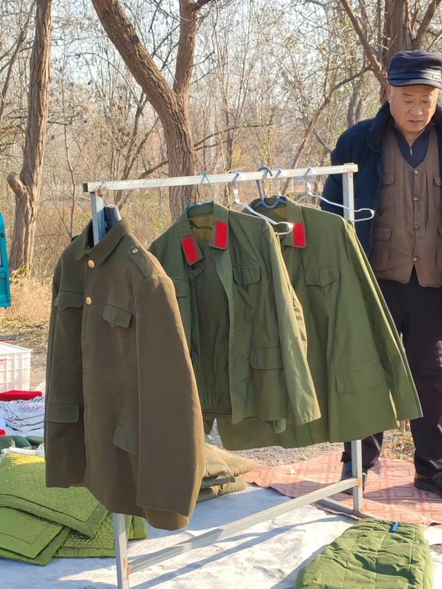 记录德州：岔河河堤上的大集，人山人海，异常热闹