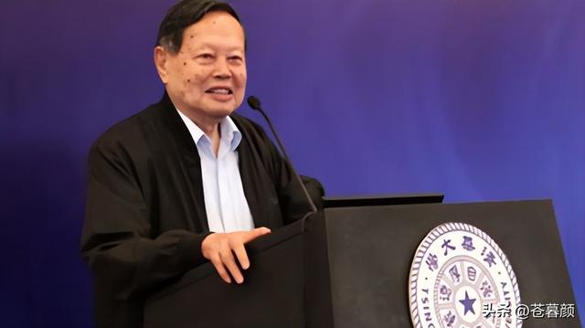 翁帆也没想到，丈夫杨振宁去世后，竟因生前一个举动再次口碑暴涨
