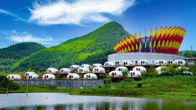 湖南海拔1300米的高山中藏着一个神秘村子，风景不输江西篁岭