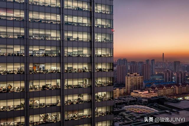 30岁后才发现，“卷不动又不敢停”是种病！