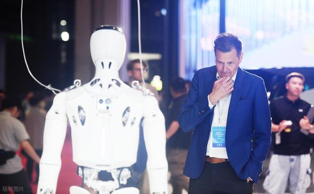 史上最像人类机器人问世，小鹏却因太逼真陷造假风波