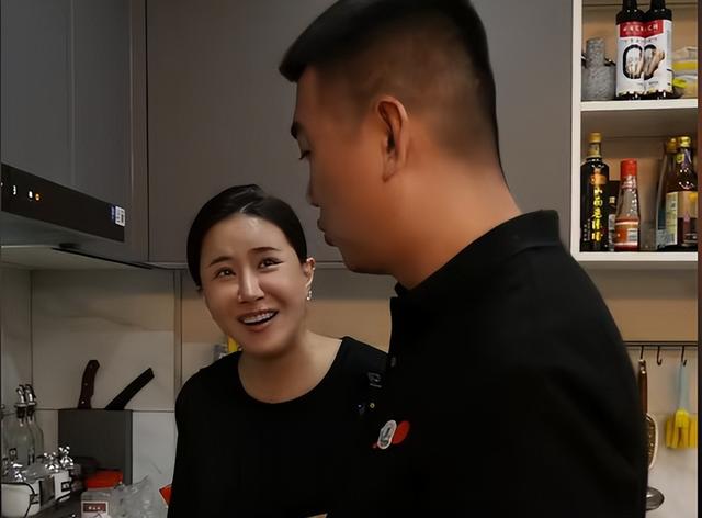 42岁香港艳星下嫁山东农村，曾不雅照满天飞，现状曝光，她后悔吗