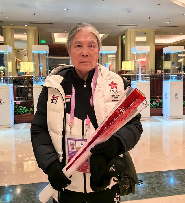 郭晶晶没想到，79岁的公公霍震霆再破天花板，让整个豪门圈沉默了