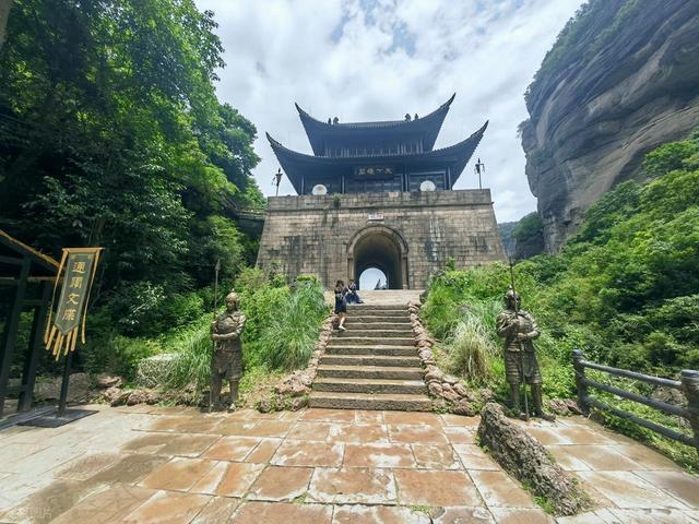 四川山水四绝：峨眉秀、青城幽、夔门险、剑门雄，你去过几个？