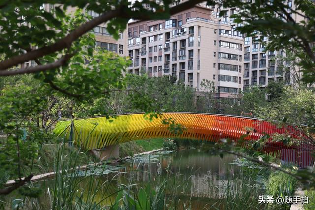 实拍江苏苏州昆山花桥梅浦河海绵城市公园，“会呼吸”的绿地