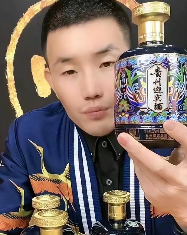 不到48小时连曝4个瓜，被抓进去、众星失联、分手被锤，个个离谱