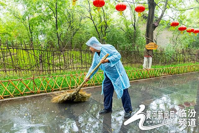 国庆假期 洪洞大槐树景区雨中迎客筑牢安全、服务防线