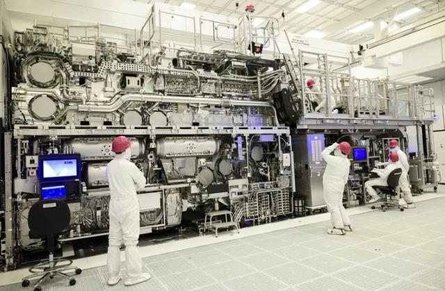 不装了，荷兰就光刻机对中国亮明态度，日本意识到“上当”了