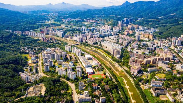为何五指山市能成为海南岛唯一的避暑胜地？