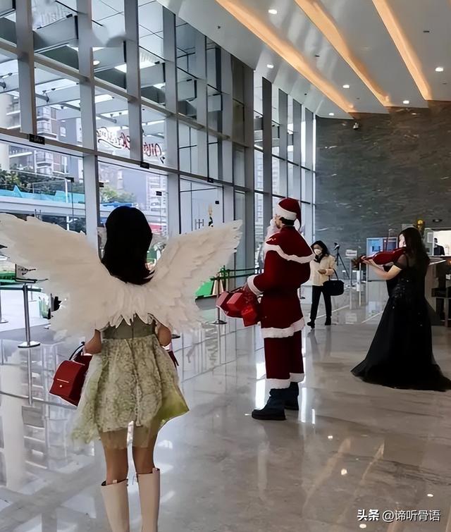 今年圣诞节没人抵制了，为啥还更冷清了？网友：3个原因，很现实