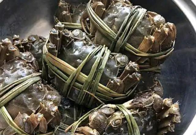 蒸螃蟹要多长时间才熟！牢记3个时间点，不掉腿不流黄，蟹肉鲜嫩
