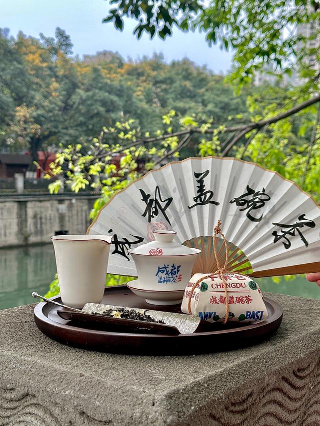 “双节”小长假 在成都街头走一走