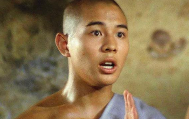 62岁李连杰回应噩耗，手术过程佛珠不离手，聊天记录透露更多细节