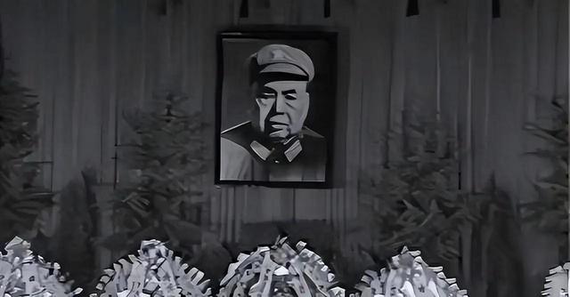 许世友下葬后，王震用拐杖指着参加葬礼的老将们：可千万不能学他