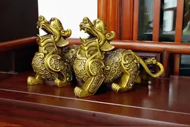 有钱人喜欢的5种摆件，看着不起眼寓意不凡，对穷人来说意义不大图片