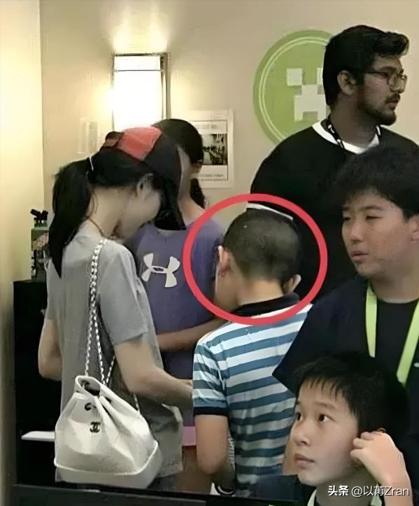 亲情重要还是金钱重要？就算如今的刘强东，面对儿子时也充满遗憾