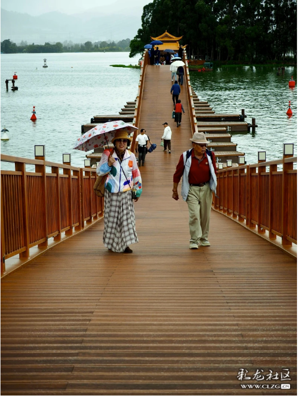 打卡东风坝开合浮桥