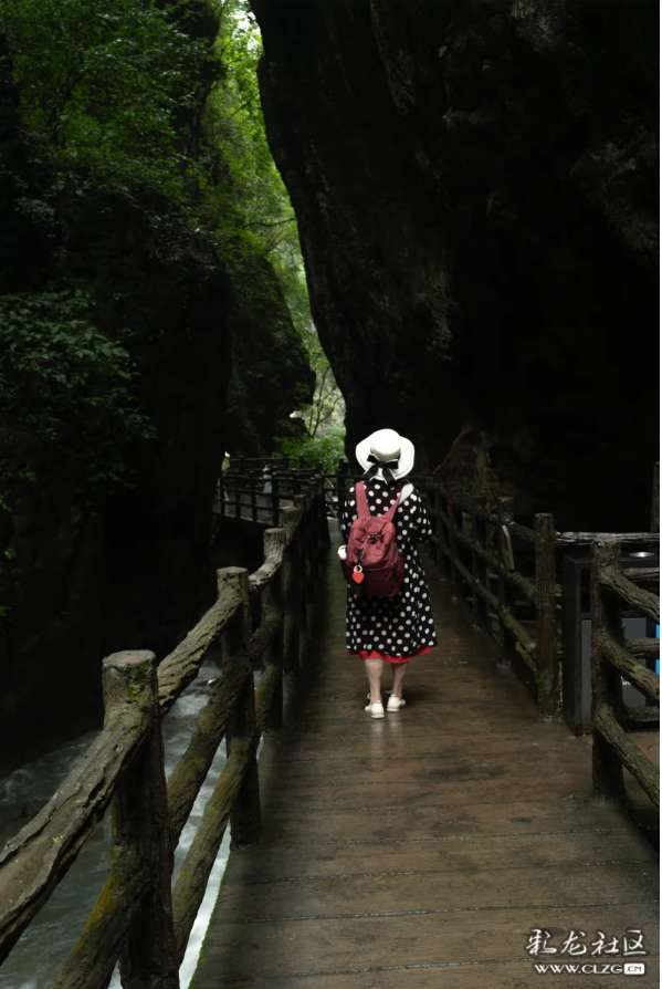 在尼珠河与山水私语。