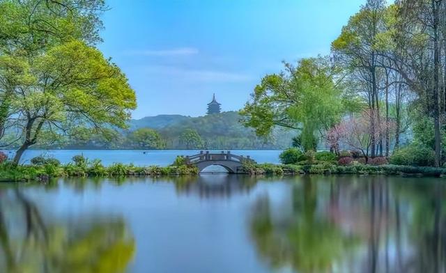 杭州惊现大批日本游客！不挤西湖不抢杭帮菜，真相竟藏在行李箱里