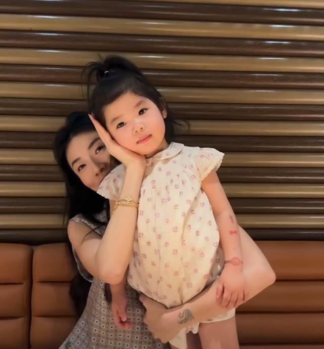 35岁程晓玥意外怀二胎，透露产检要做羊穿，状态不好晒照难受到哭