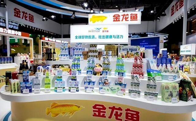 新加坡总理公开支持高市后	，被罚18亿账单的金龙鱼，凉得更快了