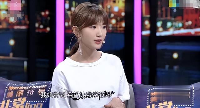 与陈晓闪婚领证传闻真相大白1个多月，毛晓彤近况曝出，并不意外