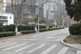 “城区夜间停车”郑州6年前就已实施，交警：需留意“限时”图片