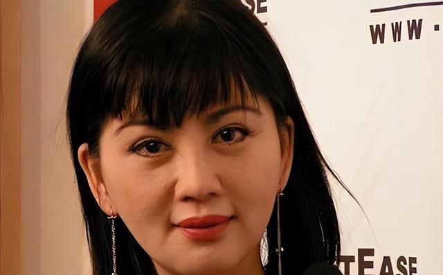 她是中国第一美妇，因太美曾被克林顿接见，为显年轻28年不近男色