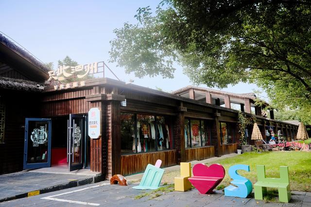 宿迁泗洪洪泽湖湿地，芦苇遍布，环境优美，一幅被秋天浸染的画卷