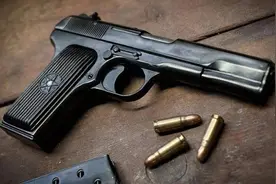 革命性的92式手枪，全面摆脱苏式风格，摸着西方过河性能出色图片