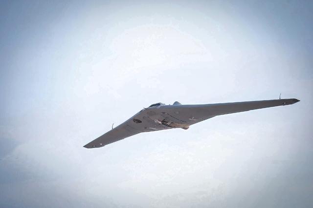 特朗普重兵包围伊朗，普京通告全球：敢动就出手！中方也有所动作