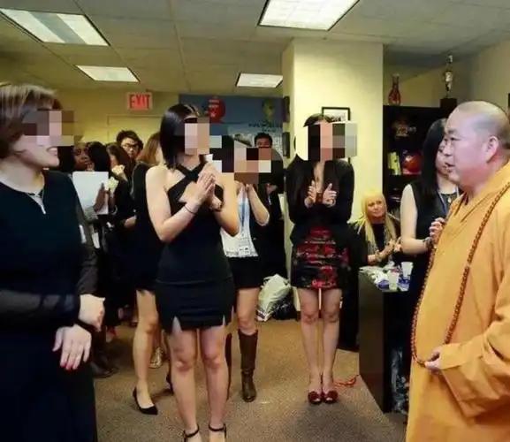 央视通报，释永信怕是要“牢底坐穿”，给女明星开光只是冰山一角