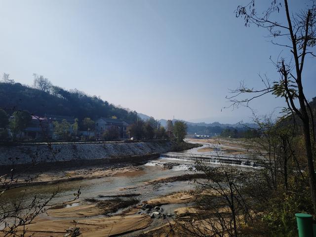 南行漫记：从卢氏走陕西S101红叶大道到南五台服务区露营