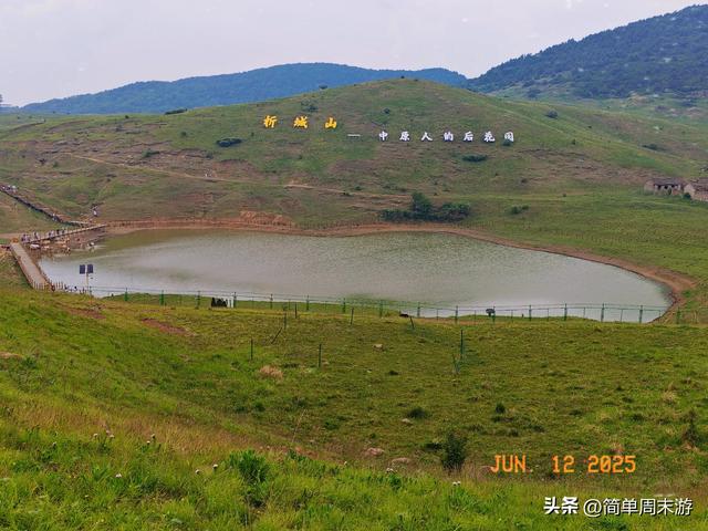 7）山西阳城析城山圣王坪，在云端草甸邂逅狼毒花的美，与千年传