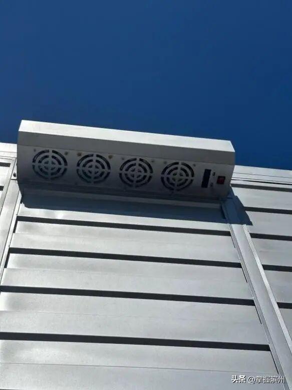 北京市民：荣幸，我家的15只鸽子参加了阅兵活动，放飞后三分多钟，鸽子就陆续从广场飞抵家中