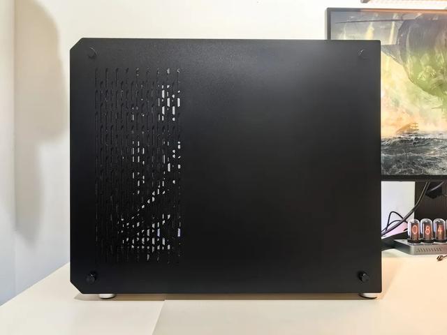实用小机箱，便携还能装！机械大师C34Pro+Z890吹雪+9070XT装机