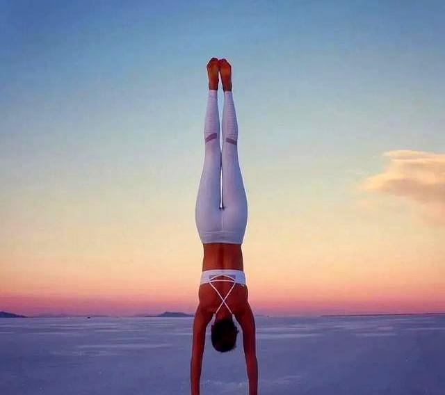 如果这12个瑜伽动作你能做到6个！说明你身体是真的很好！