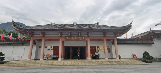 翼王悲剧地，红军胜利场，72年两场突围战结果迥异，让人泪目敬重