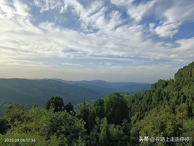 初秋时节在劈山看连绵群山