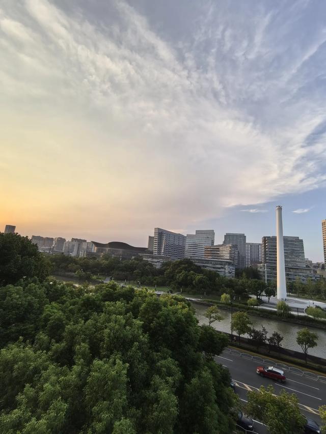 苏州河畔的时空漫游：从钢铁金融到流金水岸