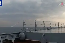 现场画面！俄潜艇在日本海发射导弹图片