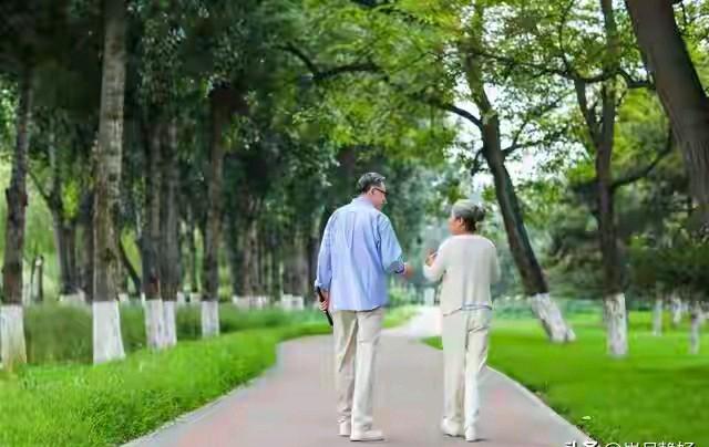 两性关系:女人过65岁，千万不能在老伴面前做这几件事！