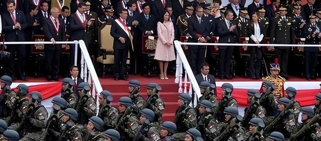曾买12辆中国坦克，阅兵完就退货，后想买无人机，中国回四个大字