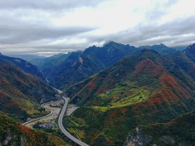 徽县大河店镇：层林尽染处 藏着最治愈的秋日时光