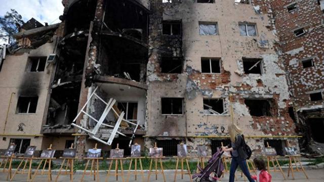 98架无人机袭俄10州！莫斯科近郊停电，乌军还炸瘫俄军燃料命脉