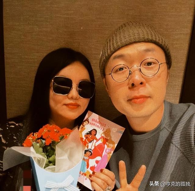 李湘全网被禁关，经常炫富生活奢靡	，常年定居英国，前夫已经被抓