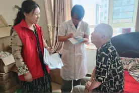 尖草坪街道龙城花园社区：政策服务送上门 社保保障到人人图片