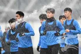 备战2025赛季，武汉三镇队吹响“集结号”图片