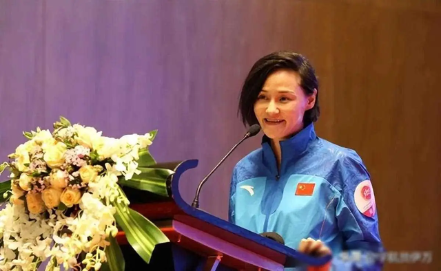 郭晶晶没想到，移居美国惨遭丈夫抛弃的高敏，已走上另一条上坡路